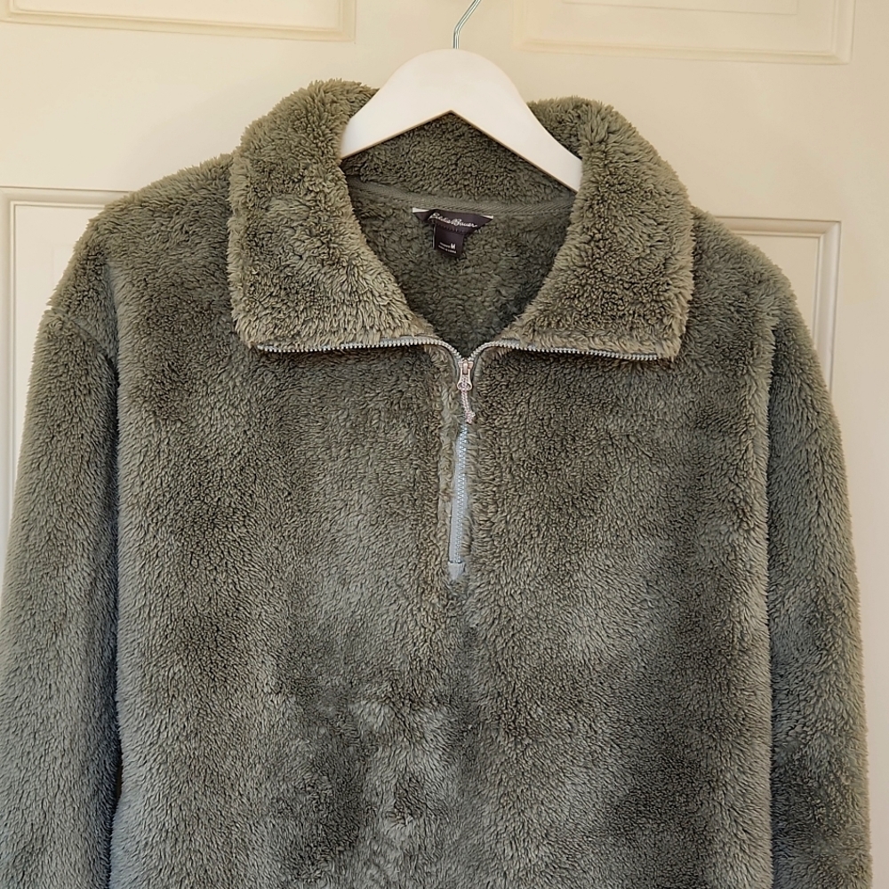 NEW  EDDIE BAUER SAGE  JACKET.  100% POLYESTER.  SIZE MEDIUM.